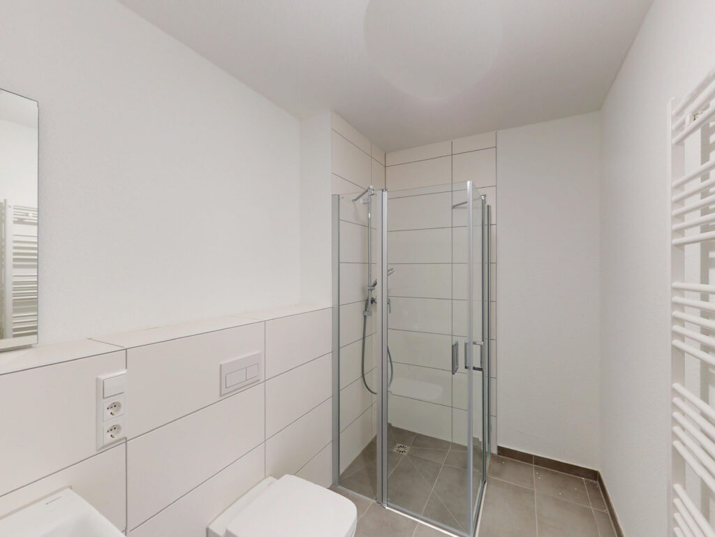 Westausrichtung: 3-Zimmer-Neubauwohnung mit EBK, Loggia und Abendsonne - Photo 5