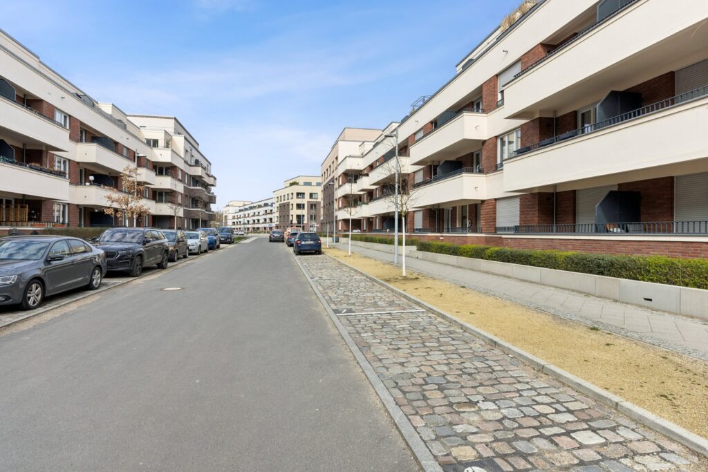 Ruhige Lage in Karlshorst mit 3 Zimmern Balkon und Einbauküche - Photo 3