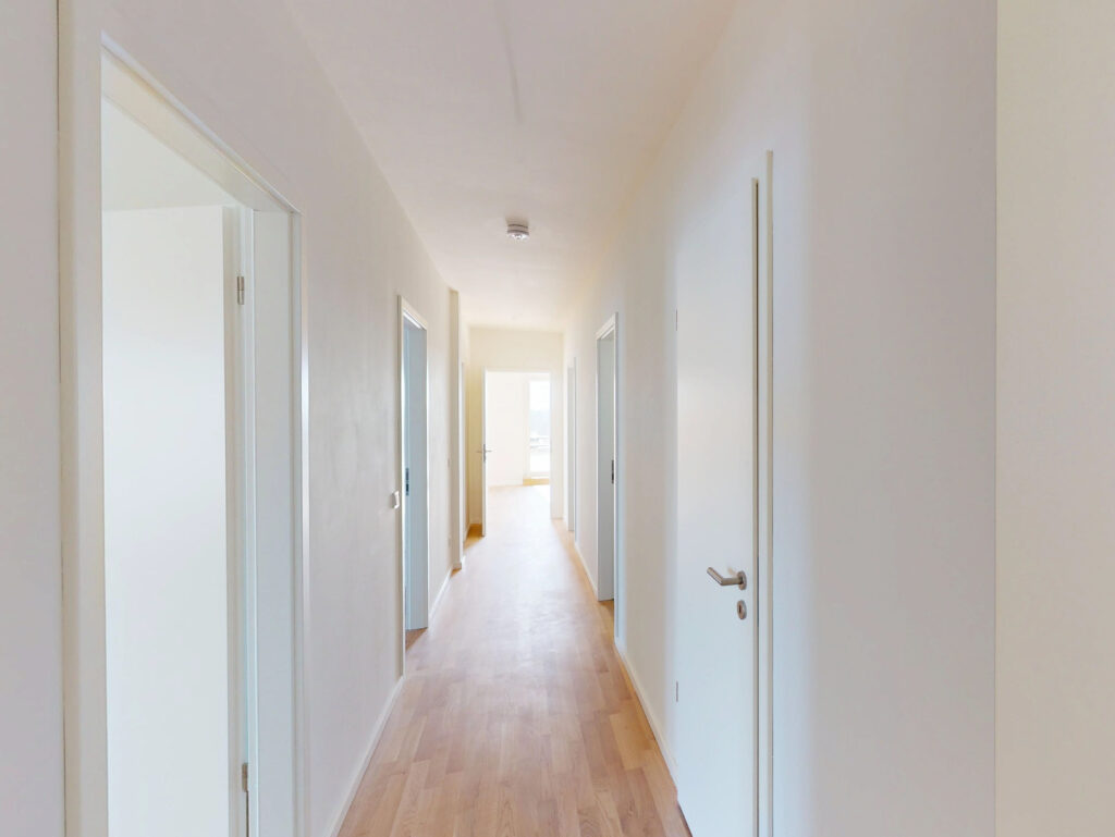 Luxuriöses Penthouse: Exklusive 4-Zimmer-Wohnung mit Dachterasse und Einbauküche - Photo 3