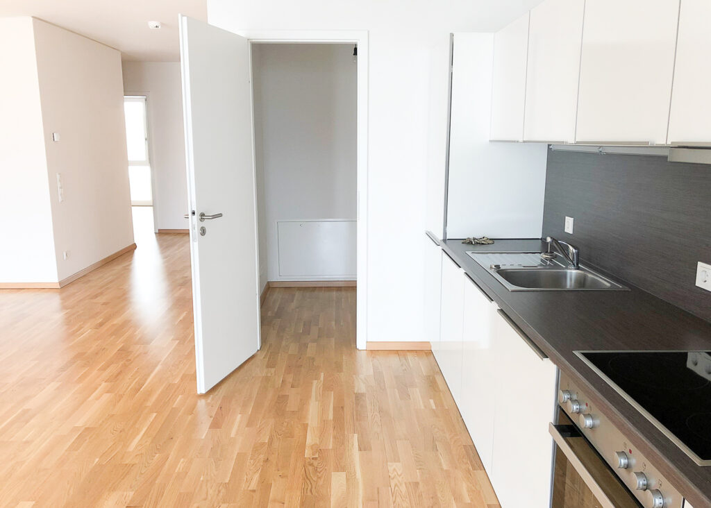 Helle 3-Zimmer-Wohnung mit viel Charm! Inklusive EBK und Balkon - Foto 3