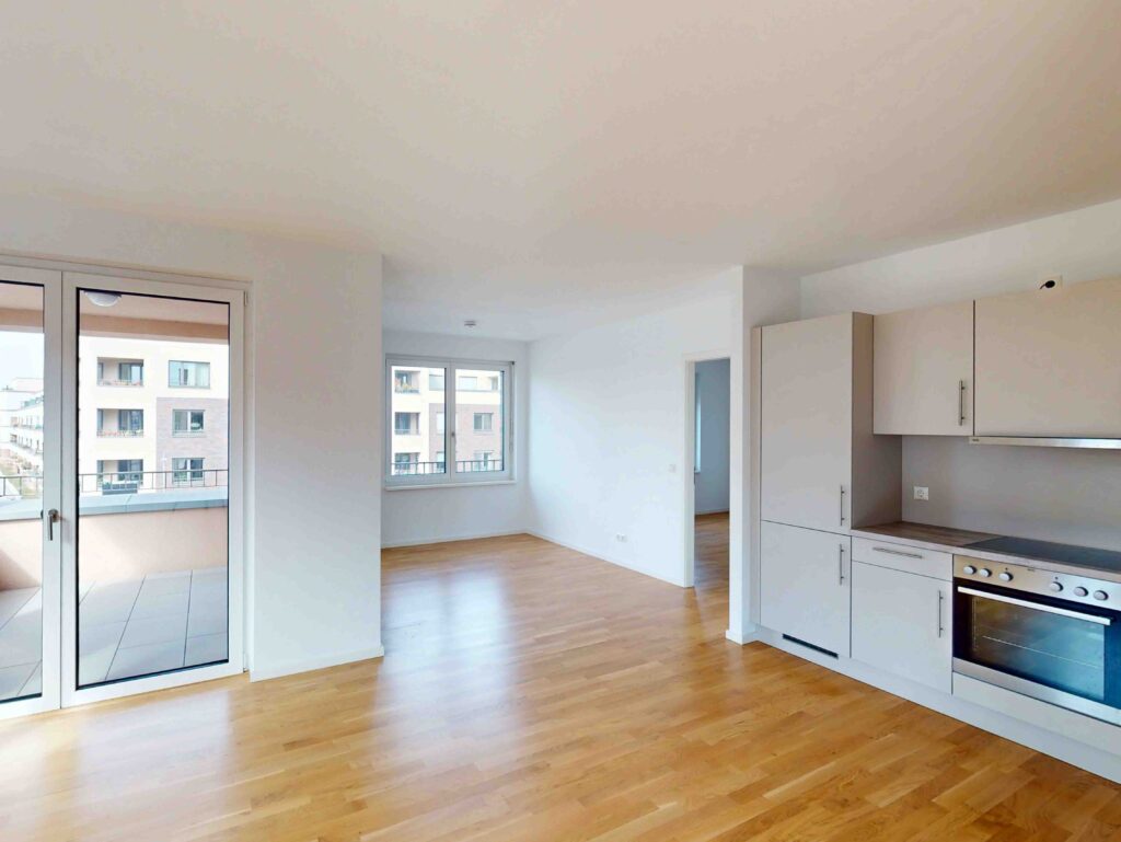 Lichtdurchflutete 2 Zimmer mit Loggia, modernem Wohn-/Kochbereich und durchdachtem Schnitt - Photo 2