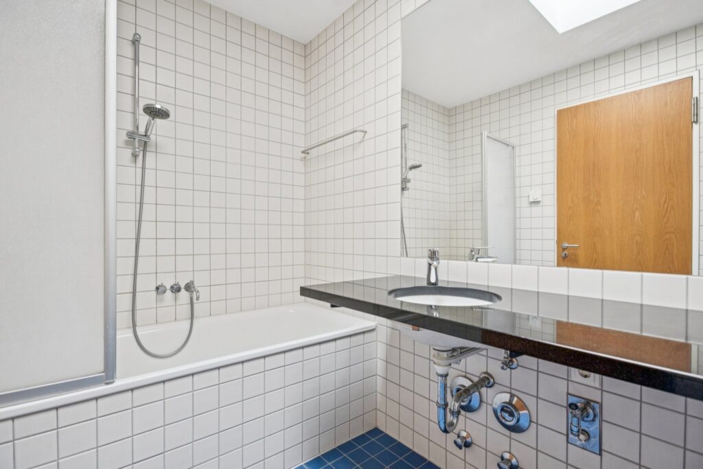 Lichtdurchflutete 2-Zimmer-Wohnung in begehrter Lage mit Dachterrasse - Foto 5