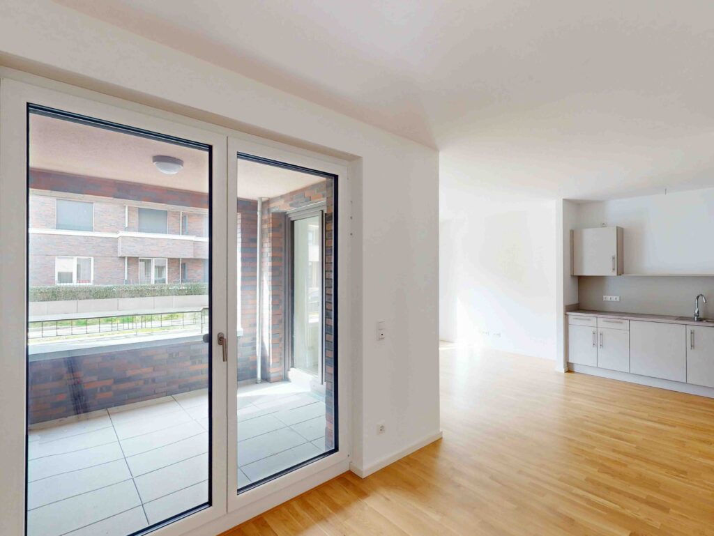 Karlshorst: Helle 3-Zimmer-Wohnung mit Balkon & Einbauküche - Photo 2
