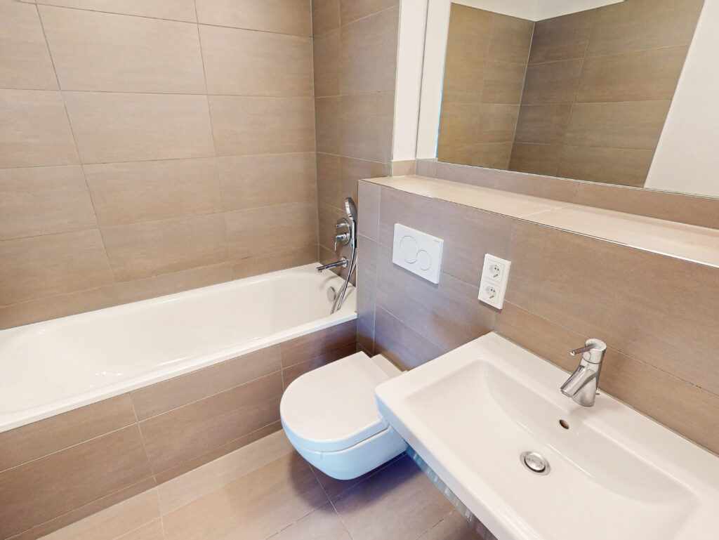 Exlusive 4-Zimmer-Wohnung mit EBK, Dachterrasse und zwei Bädern - Foto 3