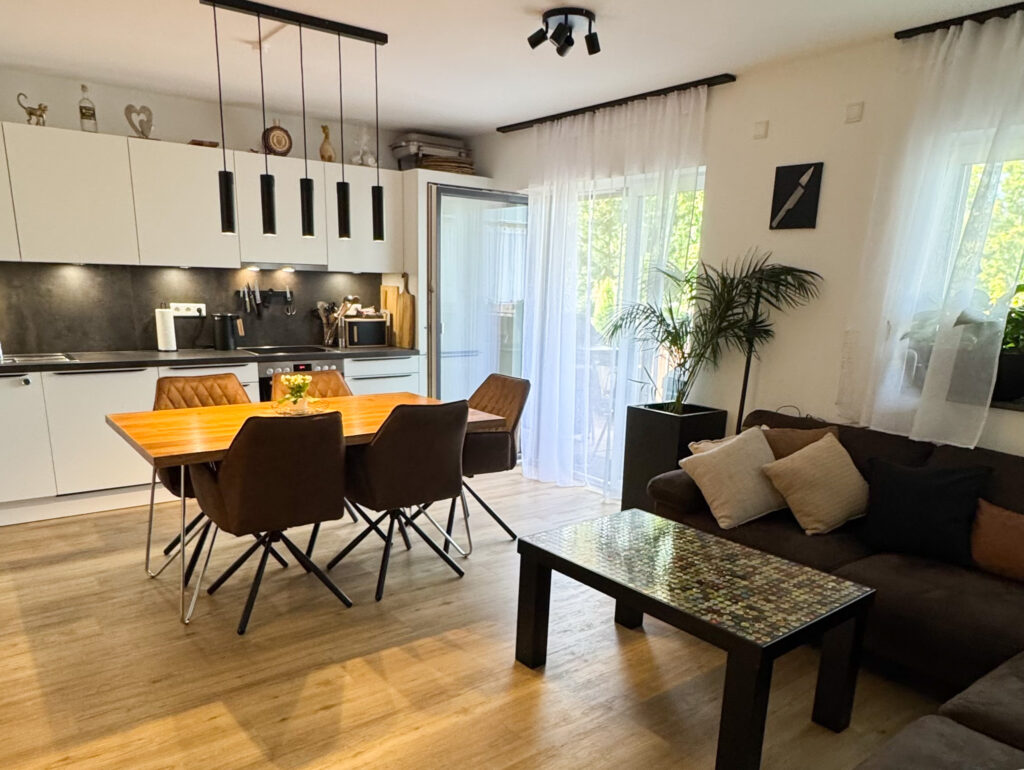 Familienfreundliche 3-Zimmer-Wohnung mit Balkon - Photo 1