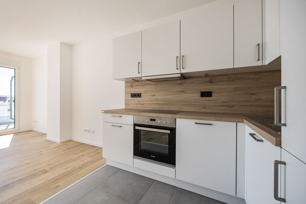 Helle 2 Zimmerwohnung mit Einbauküche - Foto 1