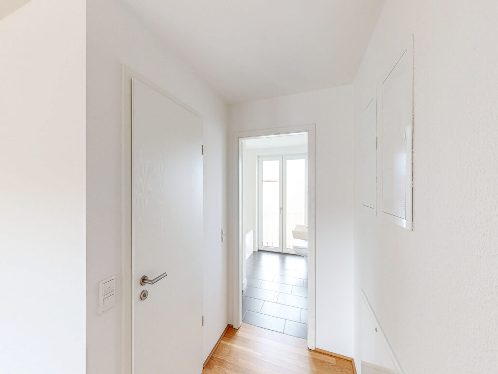 Hervorragende Anbindung und ruhige Lage: 4 Zimmer mit Balkon zum grünen Innenhof - Foto 2