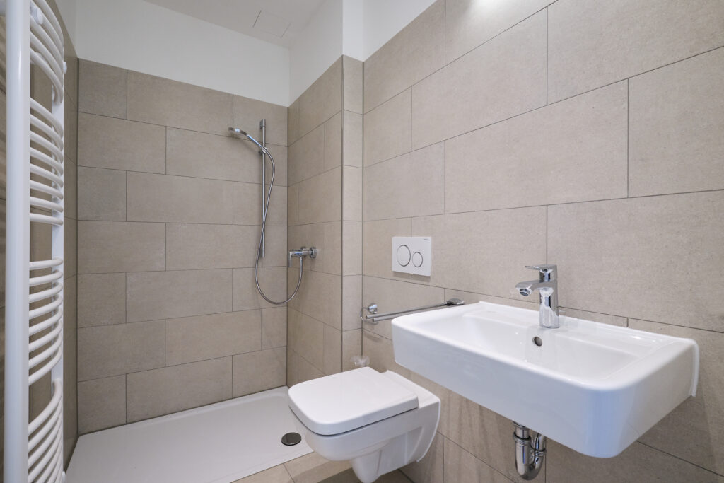 Moderne 1-Zimmerwohnung mit Einbauküche und Loggia - Photo 5