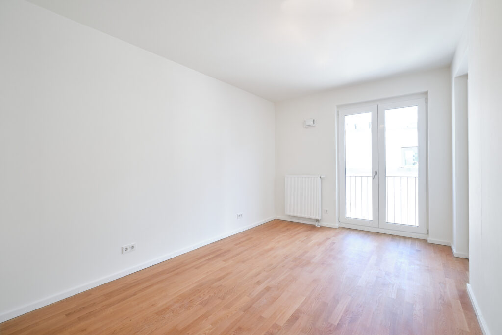 Moderne 2-Zimmerwohnung mit Einbauküche und Loggia. - Foto 1