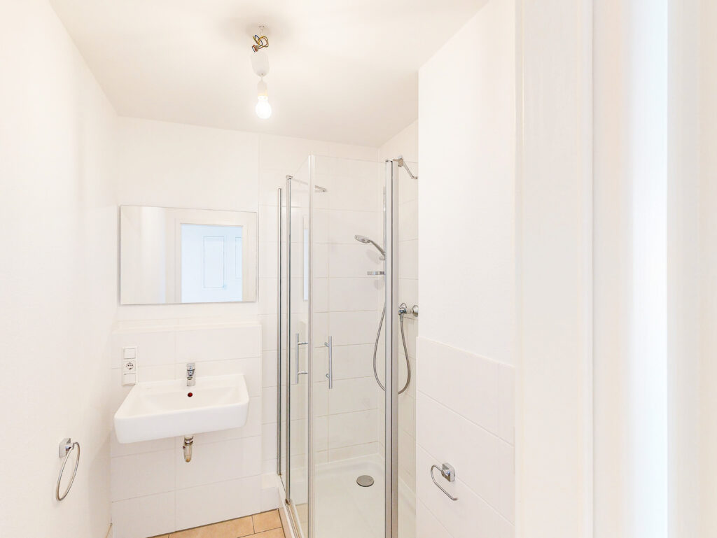 Hervorragende Anbindung und ruhige Lage: 4 Zimmer mit Balkon zum grünen Innenhof - Foto 5