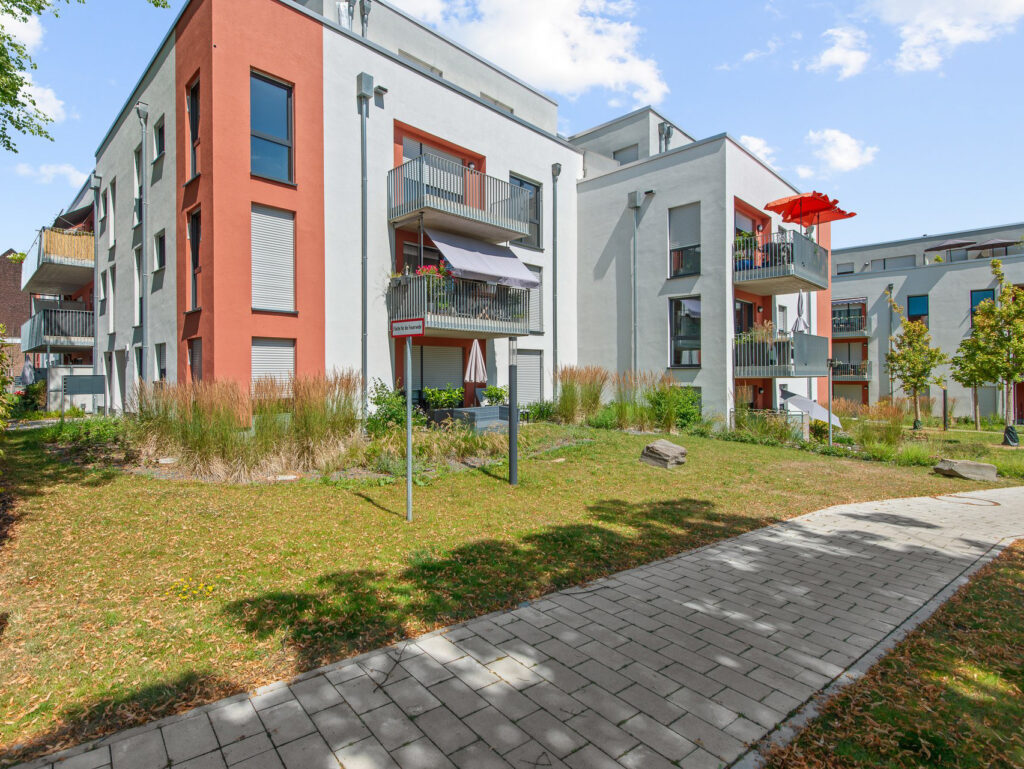 Moderne 3-Zimmer-Wohnung mit EBK und Dachterrasse - Photo 2