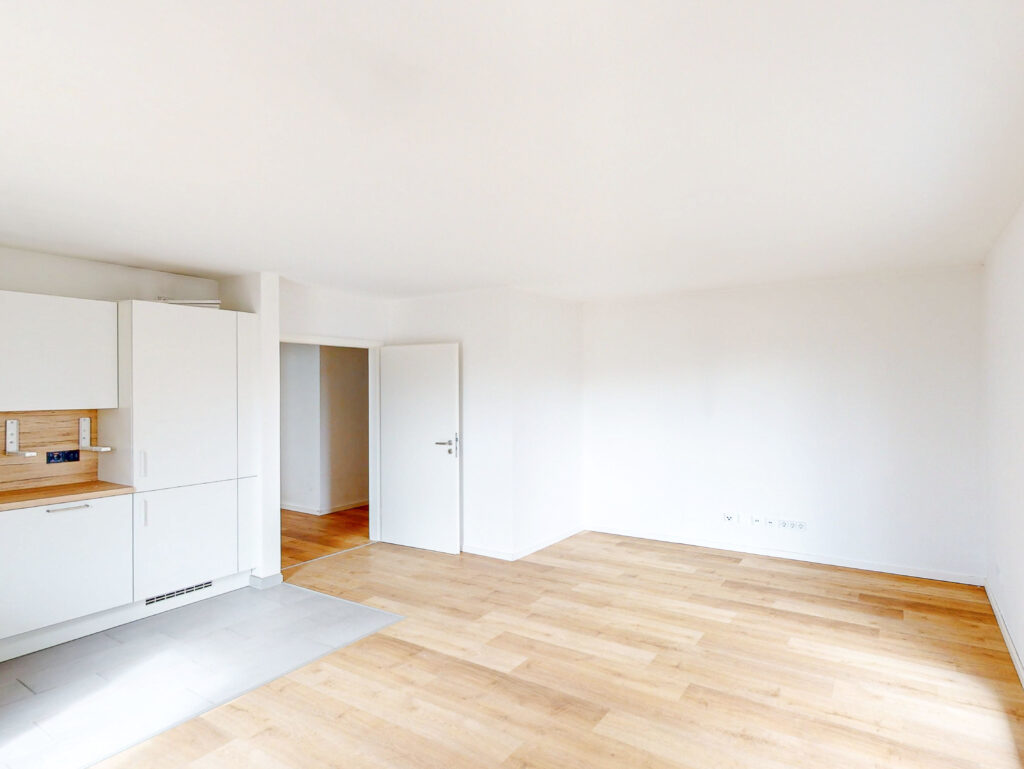 Helle 3 Zimmerwohnung mit Einbauküche und Balkon - Photo 1
