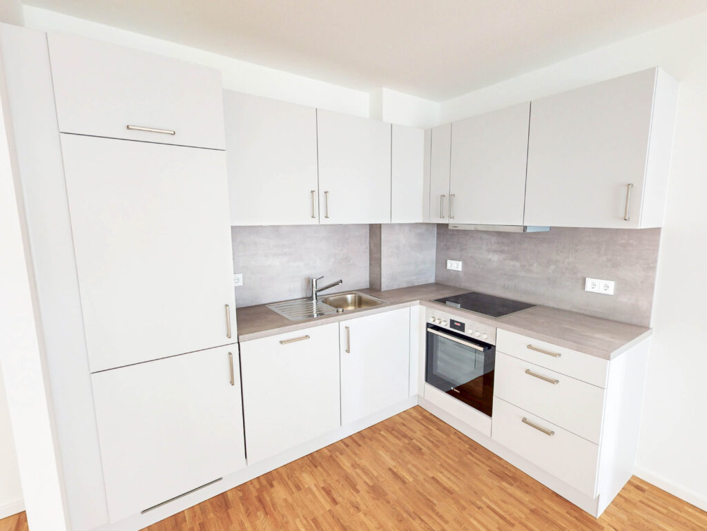 Nur mit WBS anmietbar! Komfortable 2-Zimmer-Wohnung mit EBK und Balkon - Photo 2