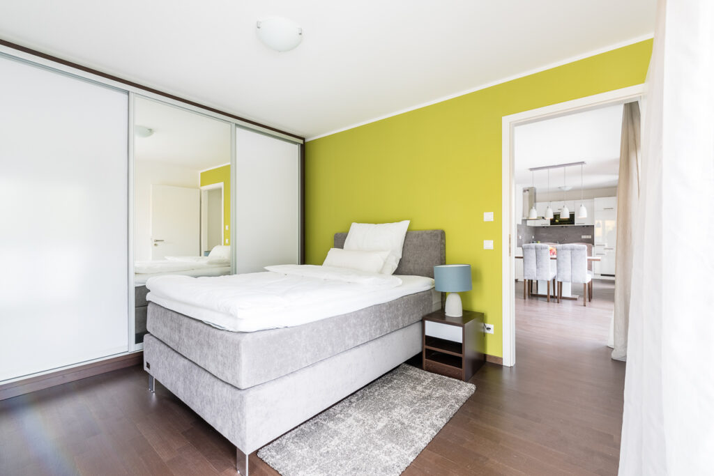 Einziehen und Wohlfühlen: Möbliertes Apartment am Olympiapark - Photo 3