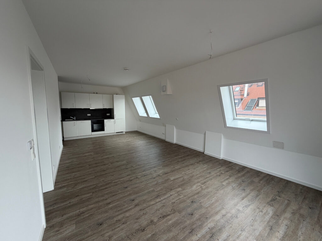 Helle 2-Zimmer-Wohnung mit EBK - Foto 1