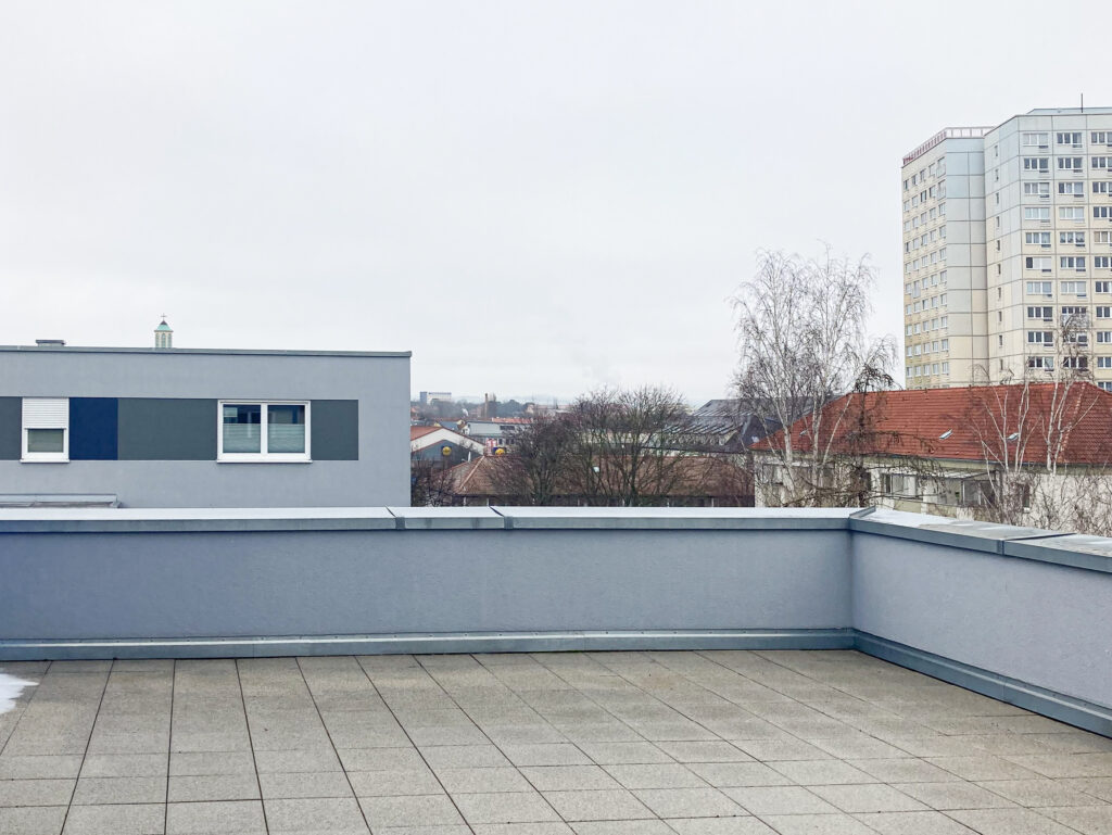 4 Zimmer in oberster Etage und mit großzügiger Terrasse - Photo 4