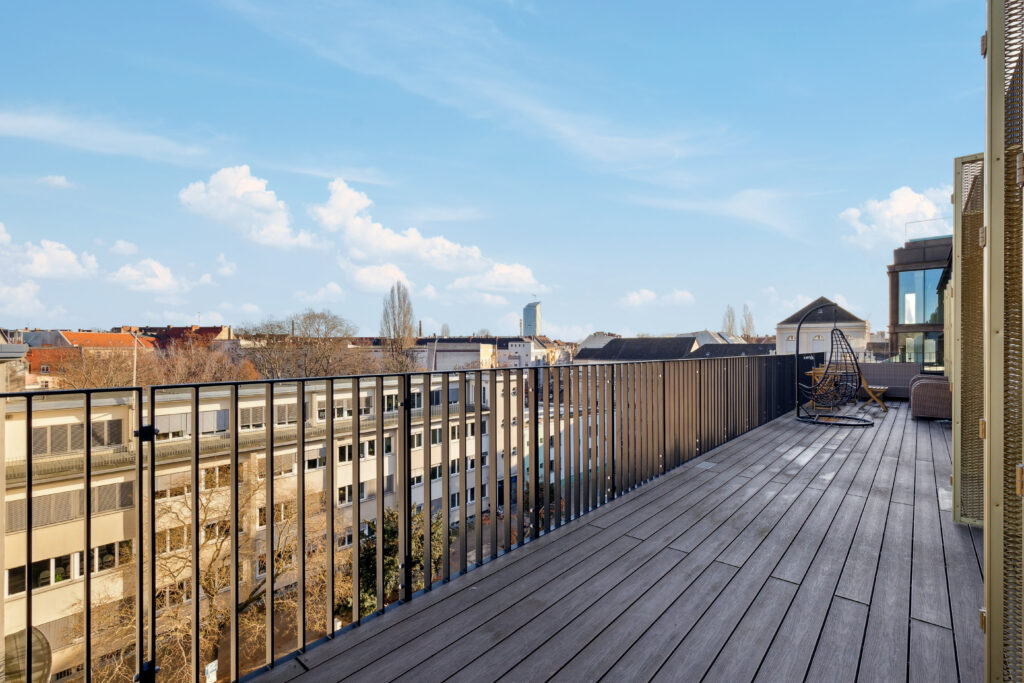 Exclusive 4-Room Penthouse with Roof Terrace and Balconies - Photo 5