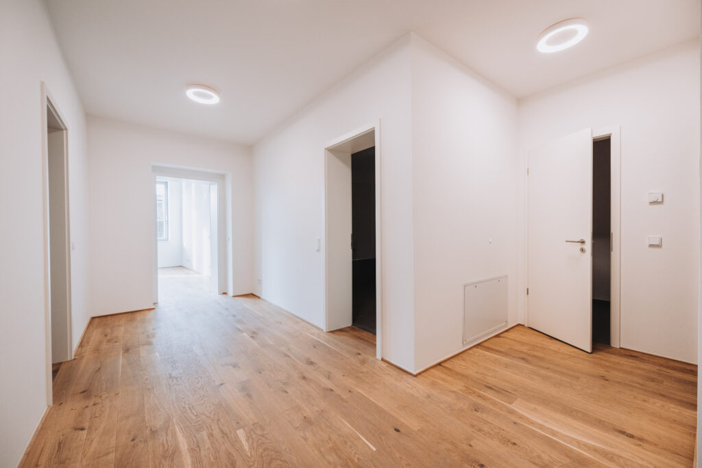 Erstbezug in Neubau: 3-Zimmer-Wohnung mit moderner Einbauküche - Photo 1