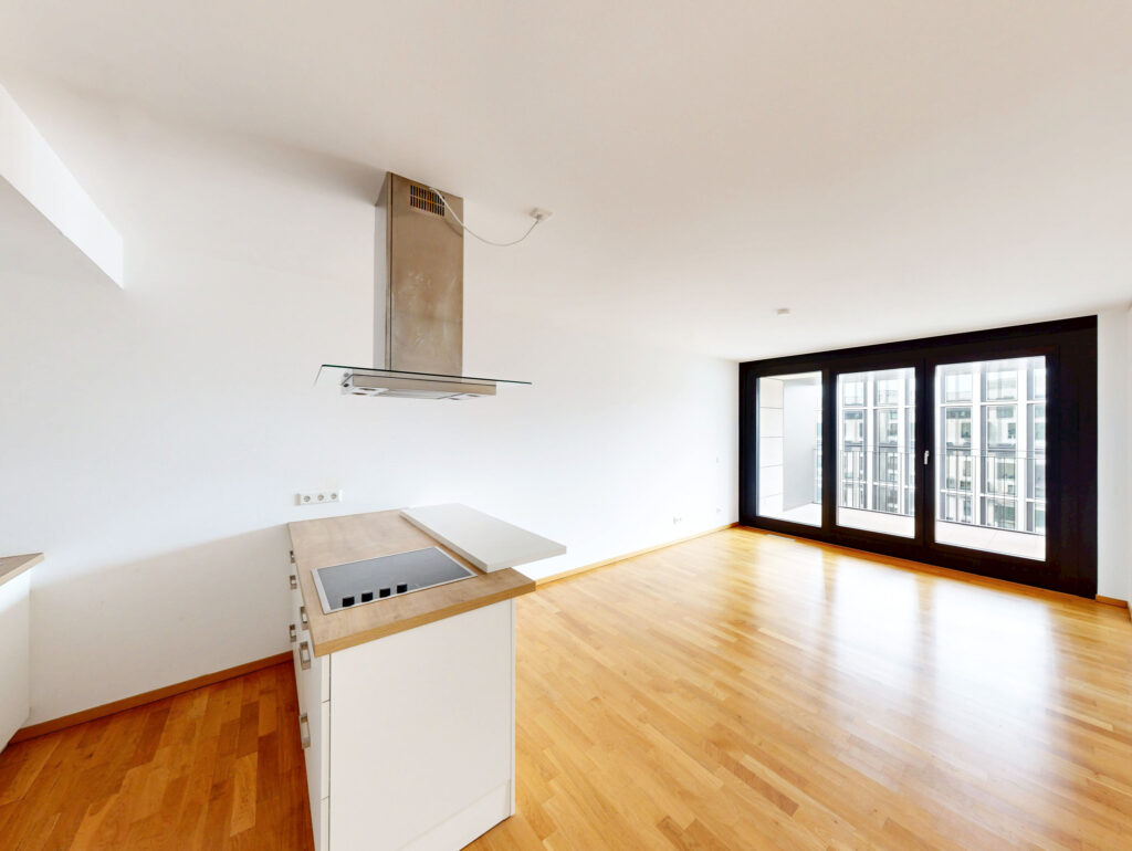 Im Herzen der Altstadt: 2 Zimmer mit Loggia - Photo 2