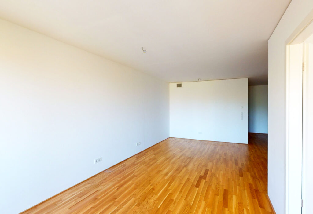Willkommen im Fünf Römer: 2 Zimmer mit EBK und Balkon - Photo 2