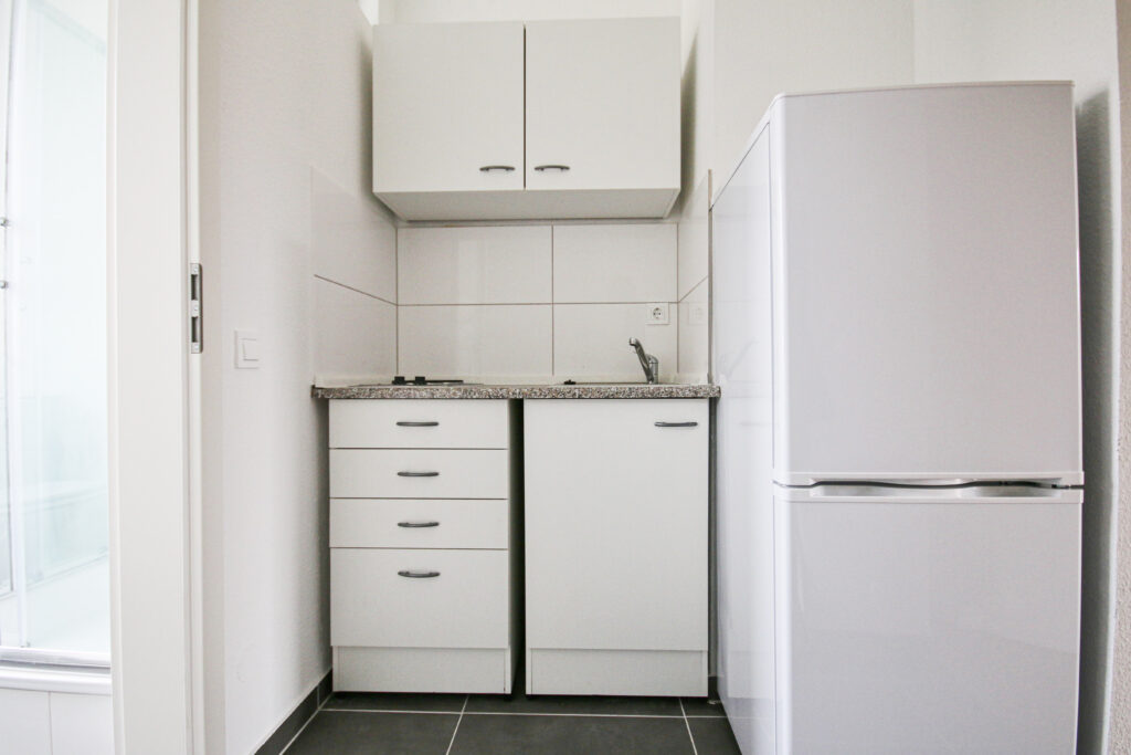 Exklusiv für Studenten/Azubis: Möbliertes Männer-WG-Zimmer in der Mannheimer Innenstadt - Photo 3