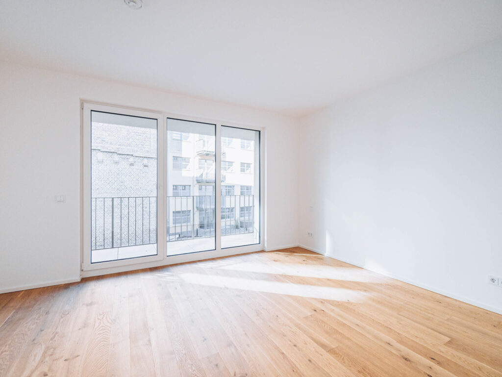 Elegante Neubau-Wohnung: 4-Zimmer mit zwei Balkonen und stilvoller Einbauküche - Photo 2