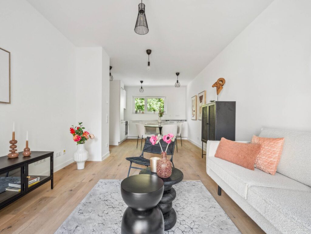 Weitläufige 2-Zimmer-Wohnung mit Loggia für moderne Ansprüche - Photo 1