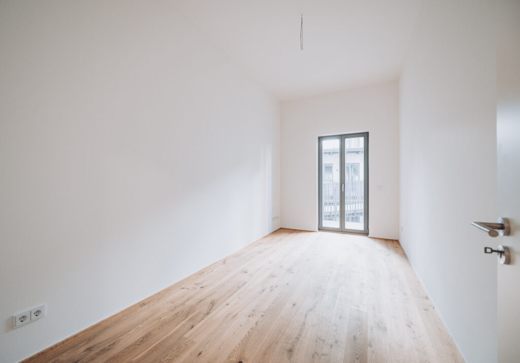 Erstklassiger Erstbezug: Stilvolle 4-Zimmer-Wohnung mit Einbauküche - Photo 4
