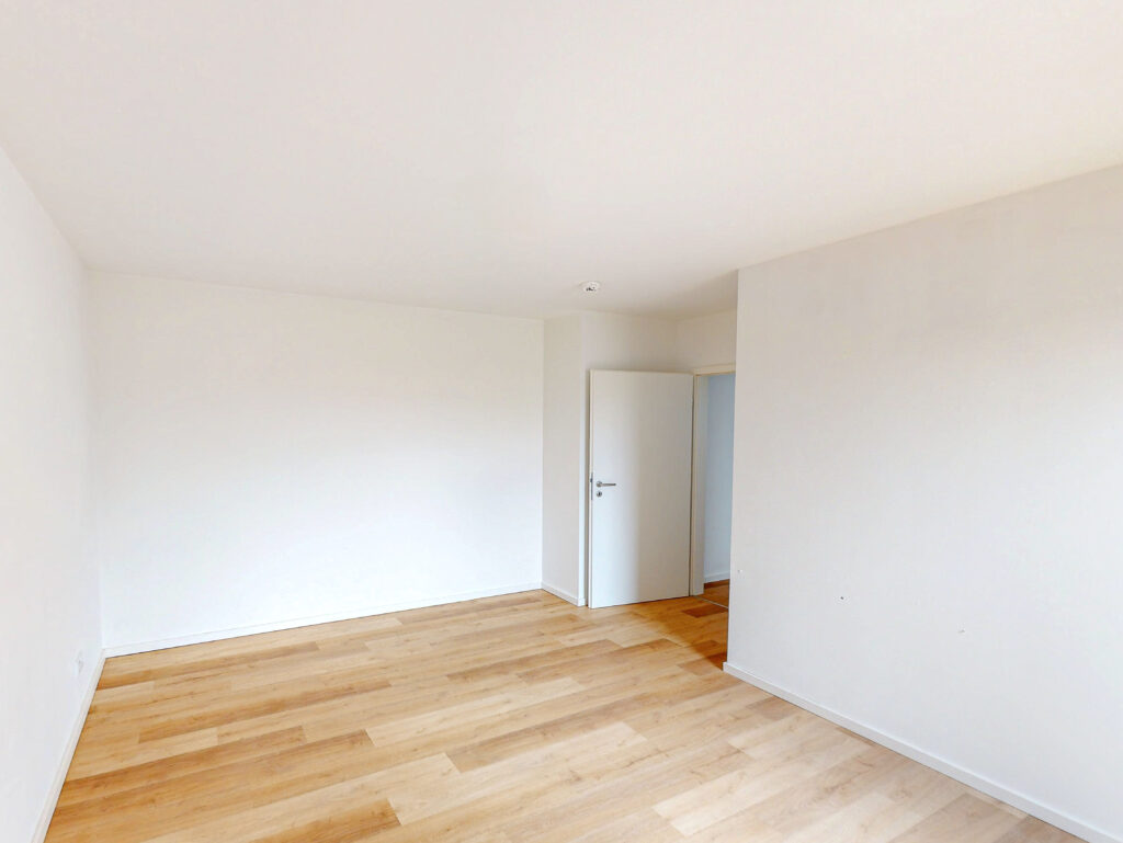 Helle 3 Zimmerwohnung mit Einbauküche und Balkon - Photo 3