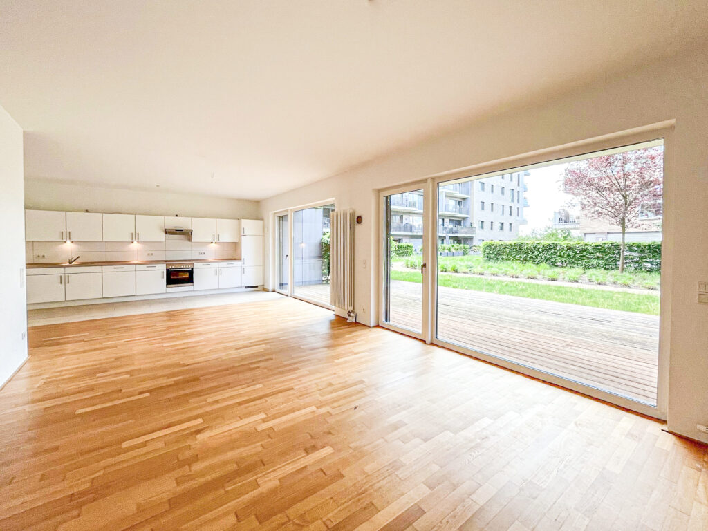 Moderne 3-Zimmer-Erdgeschossohnung mit EBK und großer Südterrasse - Foto 1