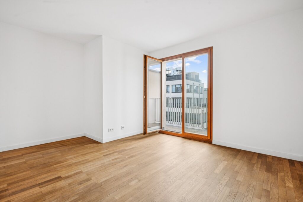 Lichtdurchflutete 2-Zimmer-Wohnung in begehrter Lage mit Dachterrasse - Foto 2