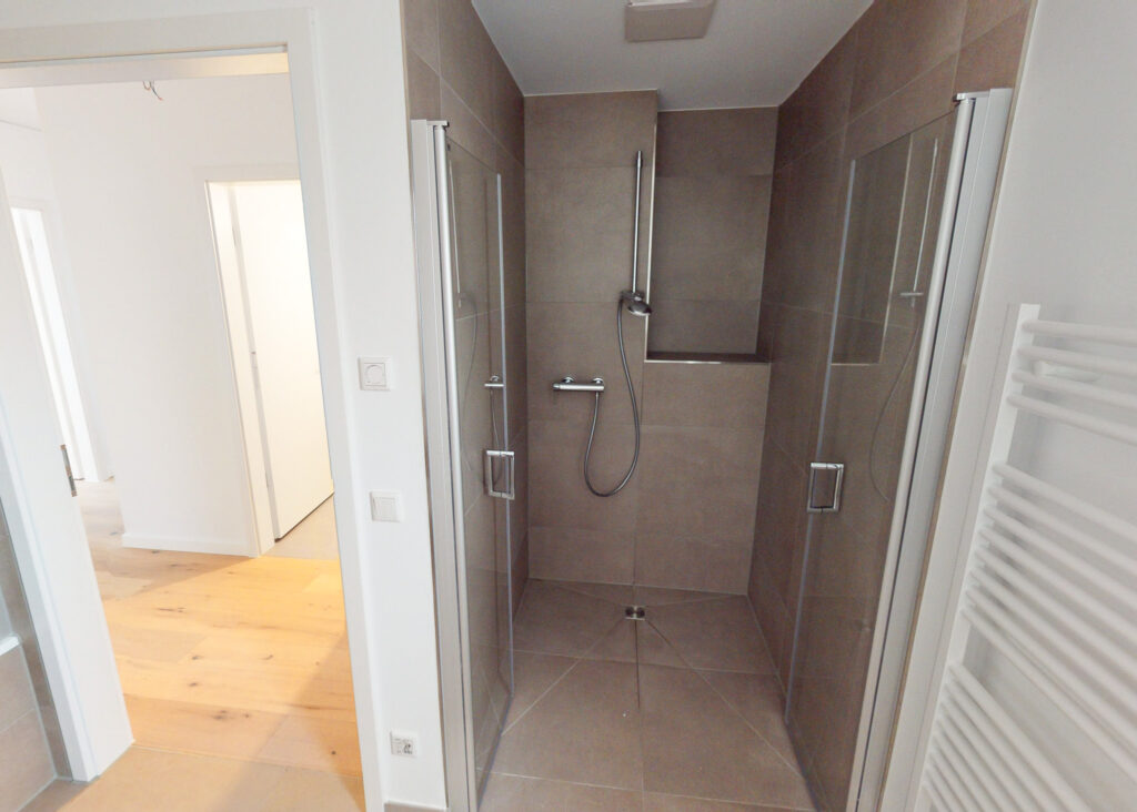 Harmonische 4-Zimmer-Wohnung mit großzügigem Wohnbereich und Balkon - Photo 1