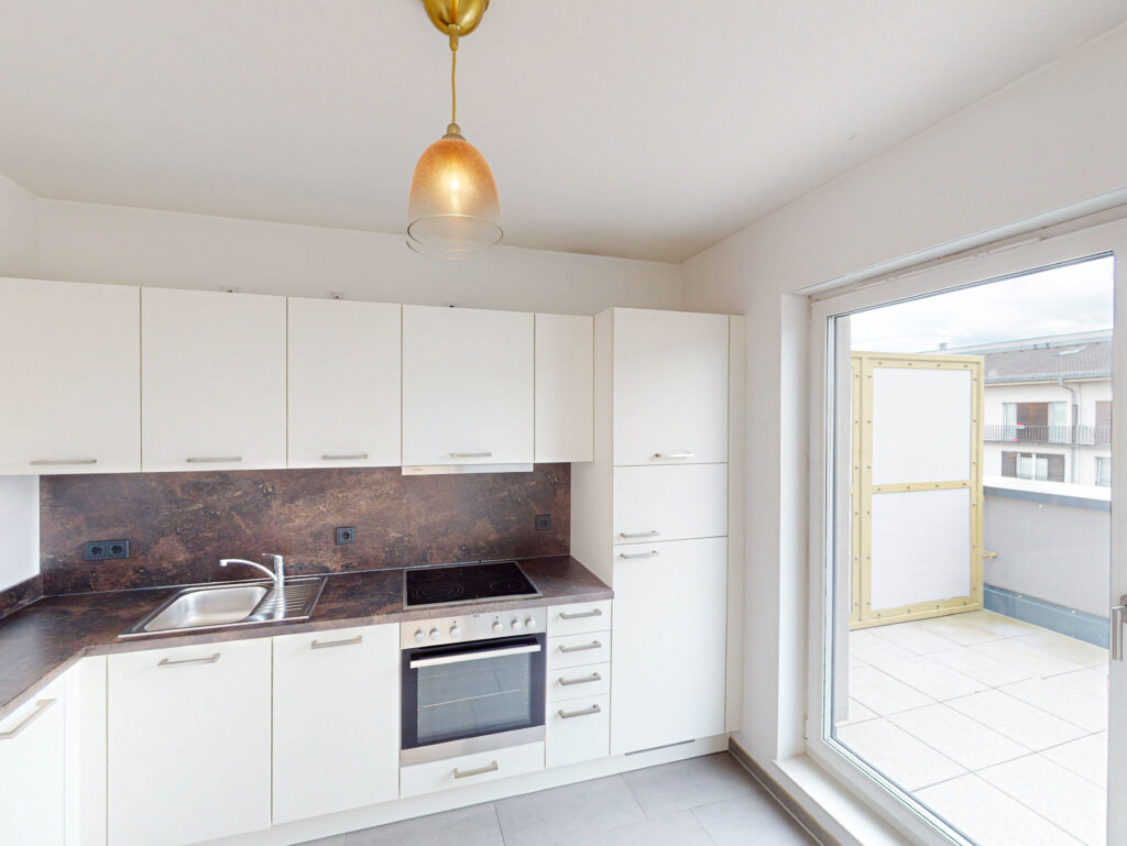 Geräumige 3-Zimmer-Wohnung mit Loggia und Balkon! - Photo 4