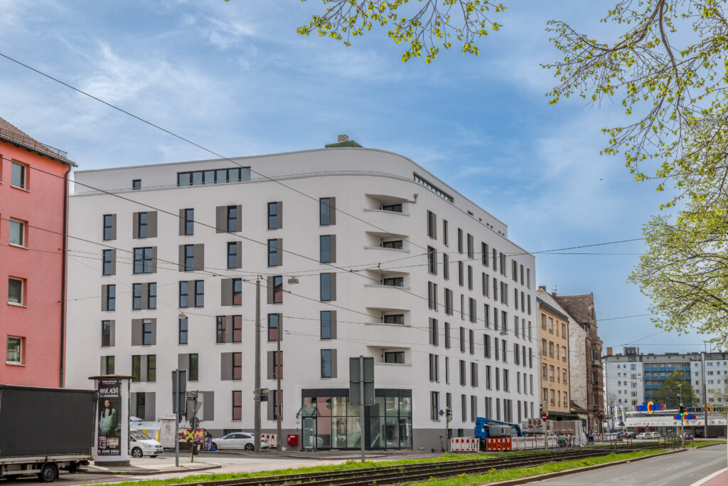 Helle 3 Zimmerwohnung mit Einbauküche und Balkon - Photo 2