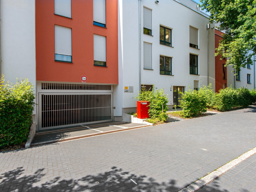 Moderne 3-Zimmer-Wohnung mit EBK und Dachterrasse - Photo 1