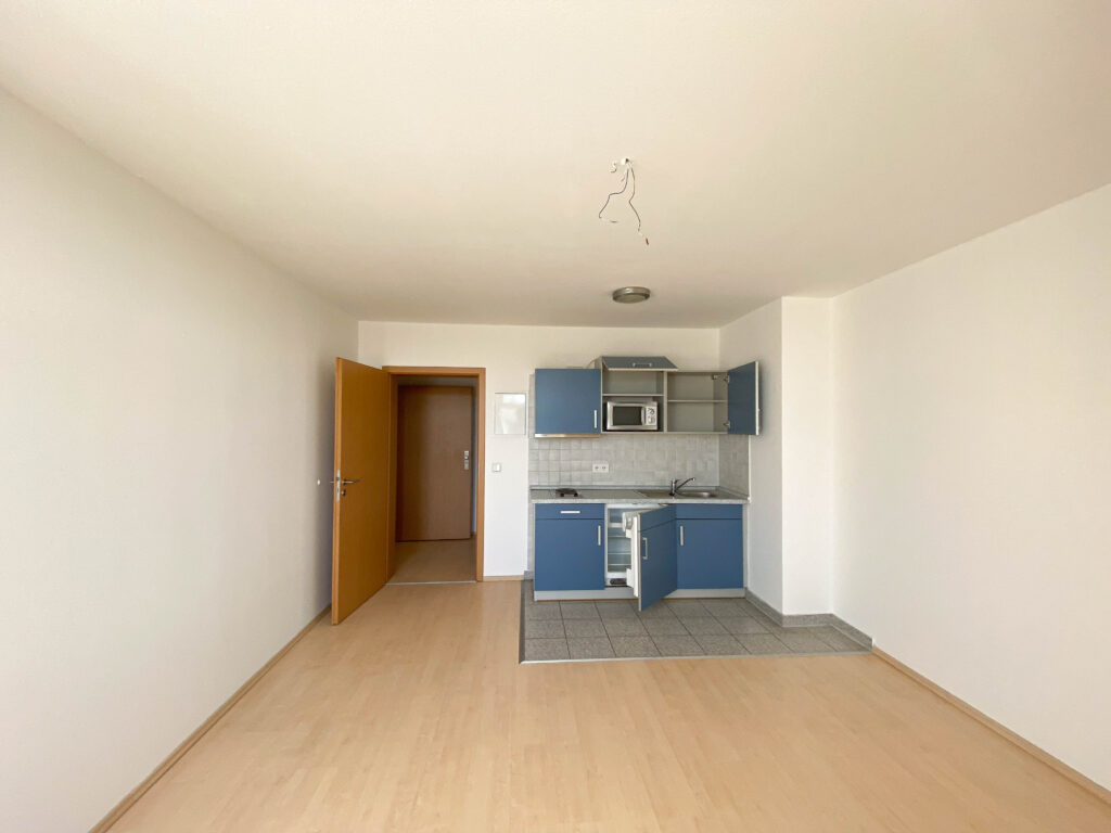 Bezaubernde 1,5-Zimmer-Wohnung mit Einbauküche und Balkon - Photo 2