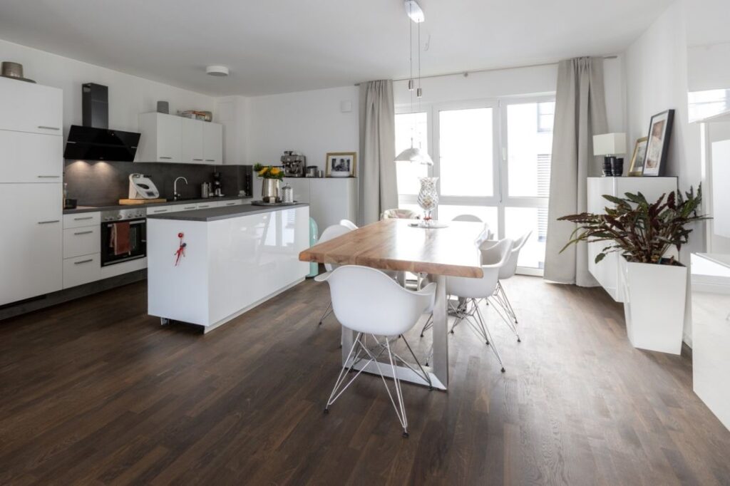 Ihr neues Zuhause! 4-Zimmer-Wohnung mit 2 Bädern und Balkon - Photo 4