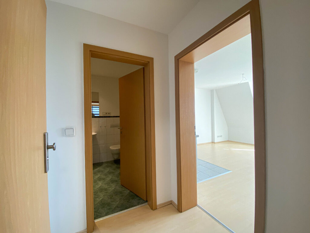 Bezaubernde 1,5-Zimmer-Wohnung mit Einbauküche und Balkon - Photo 5