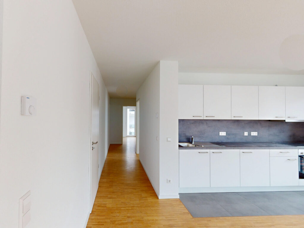 Westausrichtung: 3-Zimmer-Neubauwohnung mit EBK, Loggia und Abendsonne - Photo 4