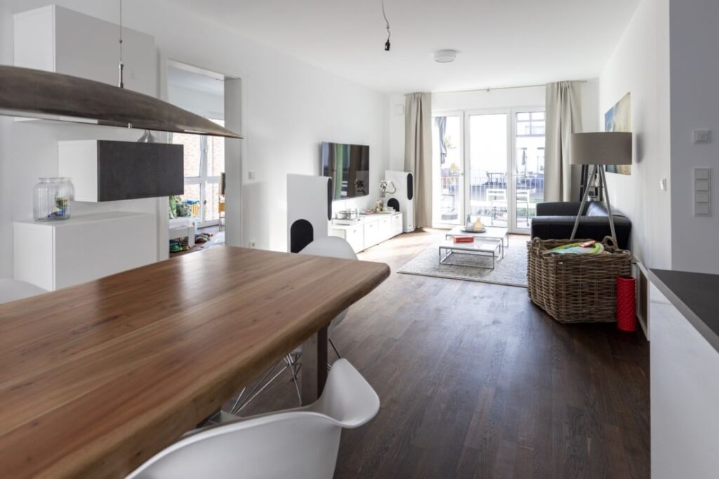 Ihr neues Zuhause! 4-Zimmer-Wohnung mit 2 Bädern und Balkon - Photo 2