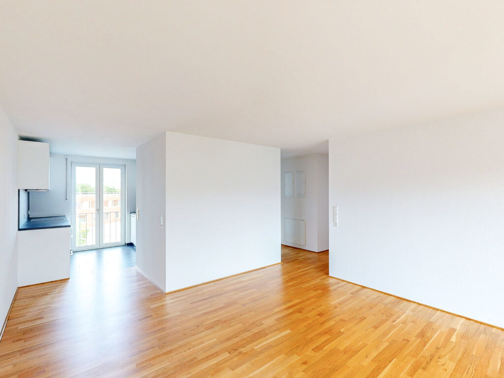 Hervorragende Anbindung und ruhige Lage: 4 Zimmer mit Balkon zum grünen Innenhof - Foto 4