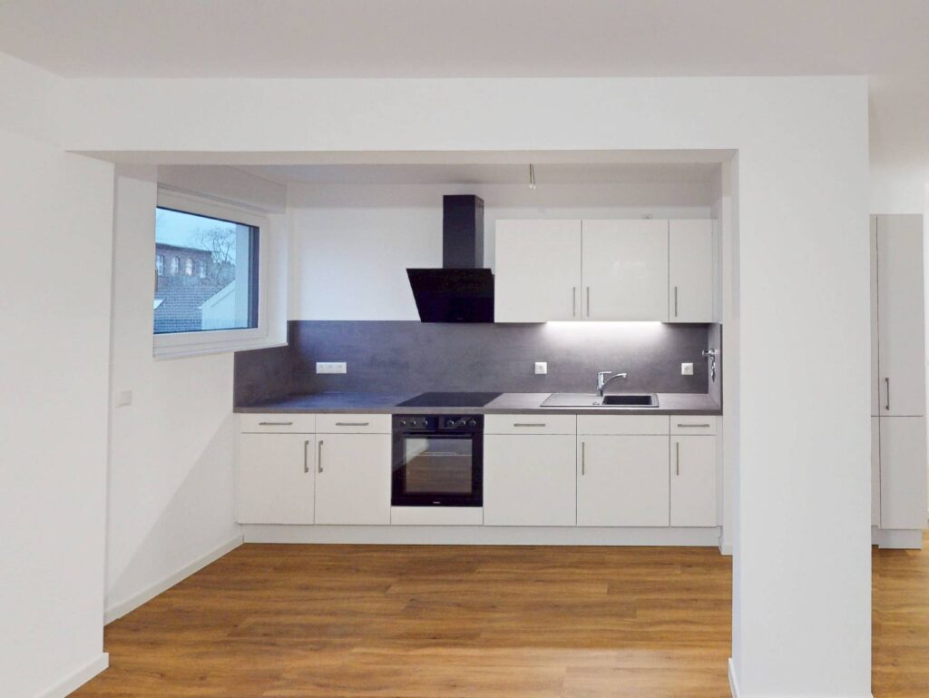 Einziehen und Wohlfühlen: 3-Zimmer-Wohnung mit EBK und Balkon - Foto 3