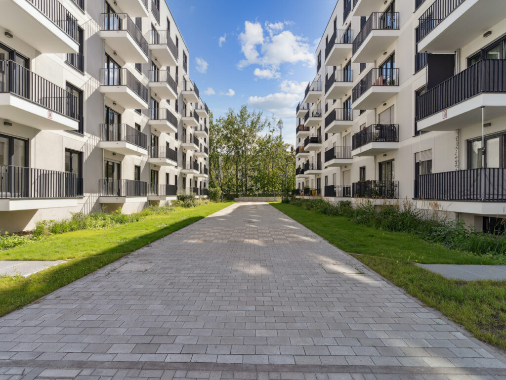 Komfort und Eleganz: Helle 3-Zimmer-Wohnung in Friedenau am Ring mit Balkon und Fahrstuhl - Foto 2