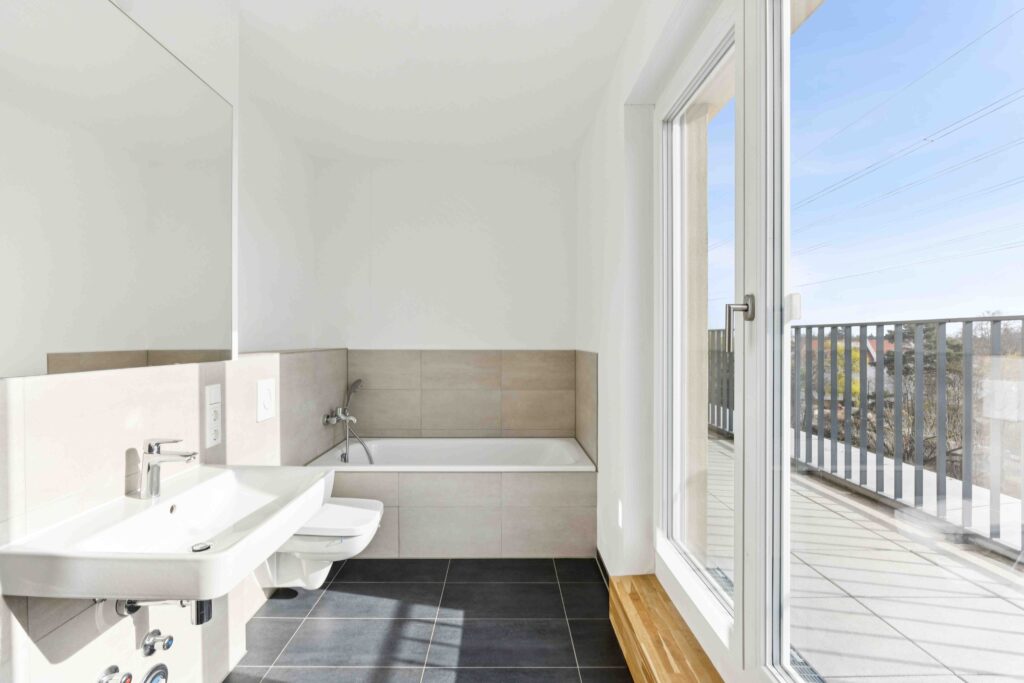Attraktive 2-Zimmer-Wohnung in Karlshorst mit Loggia und offener Küche - Foto 3