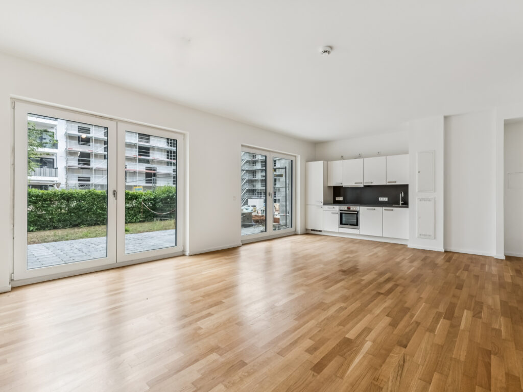 Großzügige Erdgeschosswohnung mit Terrasse & offenem Wohnbereich - Photo 2