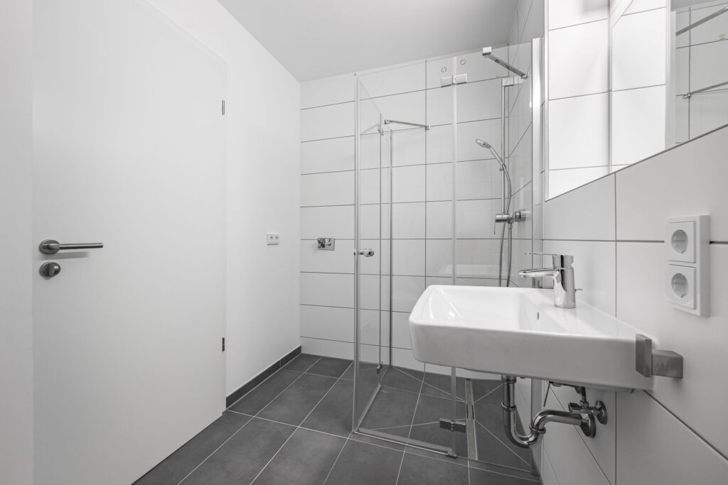 Helle 2 Zimmerwohnung mit Einbauküche - Photo 2