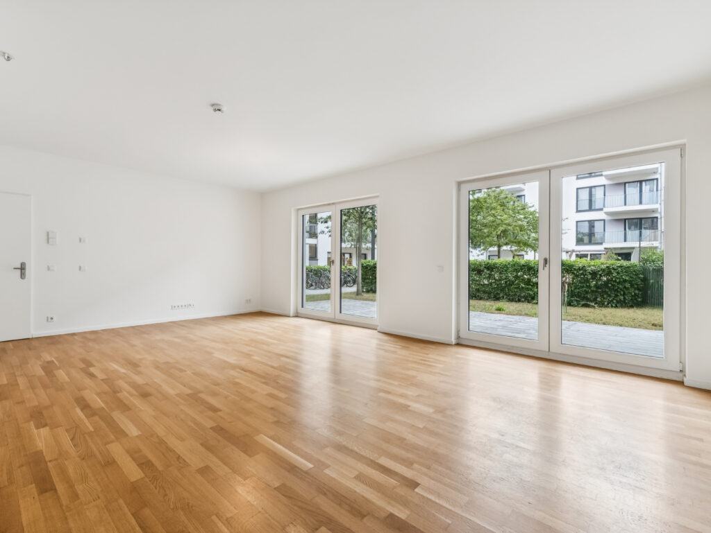 Großzügige Erdgeschosswohnung mit Terrasse & offenem Wohnbereich - Photo 1