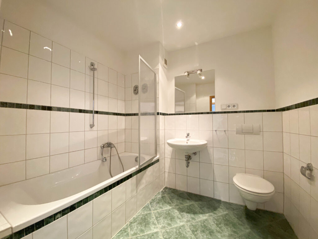 Bezaubernde 1,5-Zimmer-Wohnung mit Einbauküche und Balkon - Photo 4