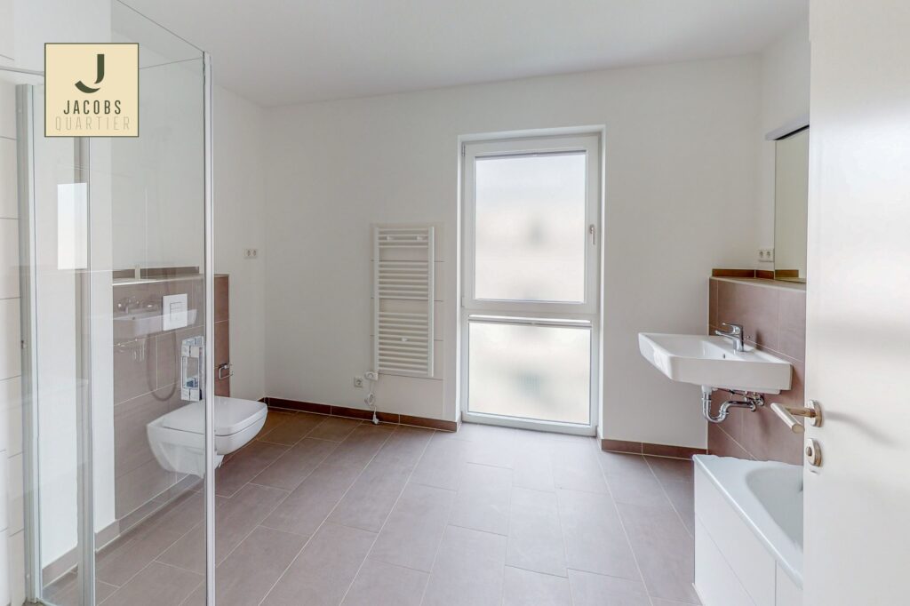 Wohnen auf 98 Quadratmetern: 3-Zimmer-Penthousewohnung mit Einbauküche und Dachterrasse - Photo 1