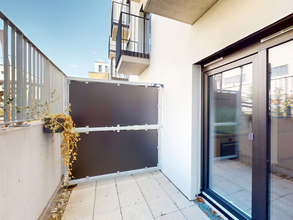 Möbliertes Mikroapartment mit Terrasse im Neubauquartier Rosenstein Mitte - Photo 1
